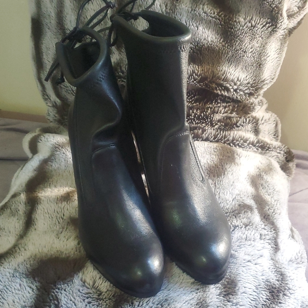 Stuart Weitzman Black Glove Tie-Back Ankle Boots Size 6.5